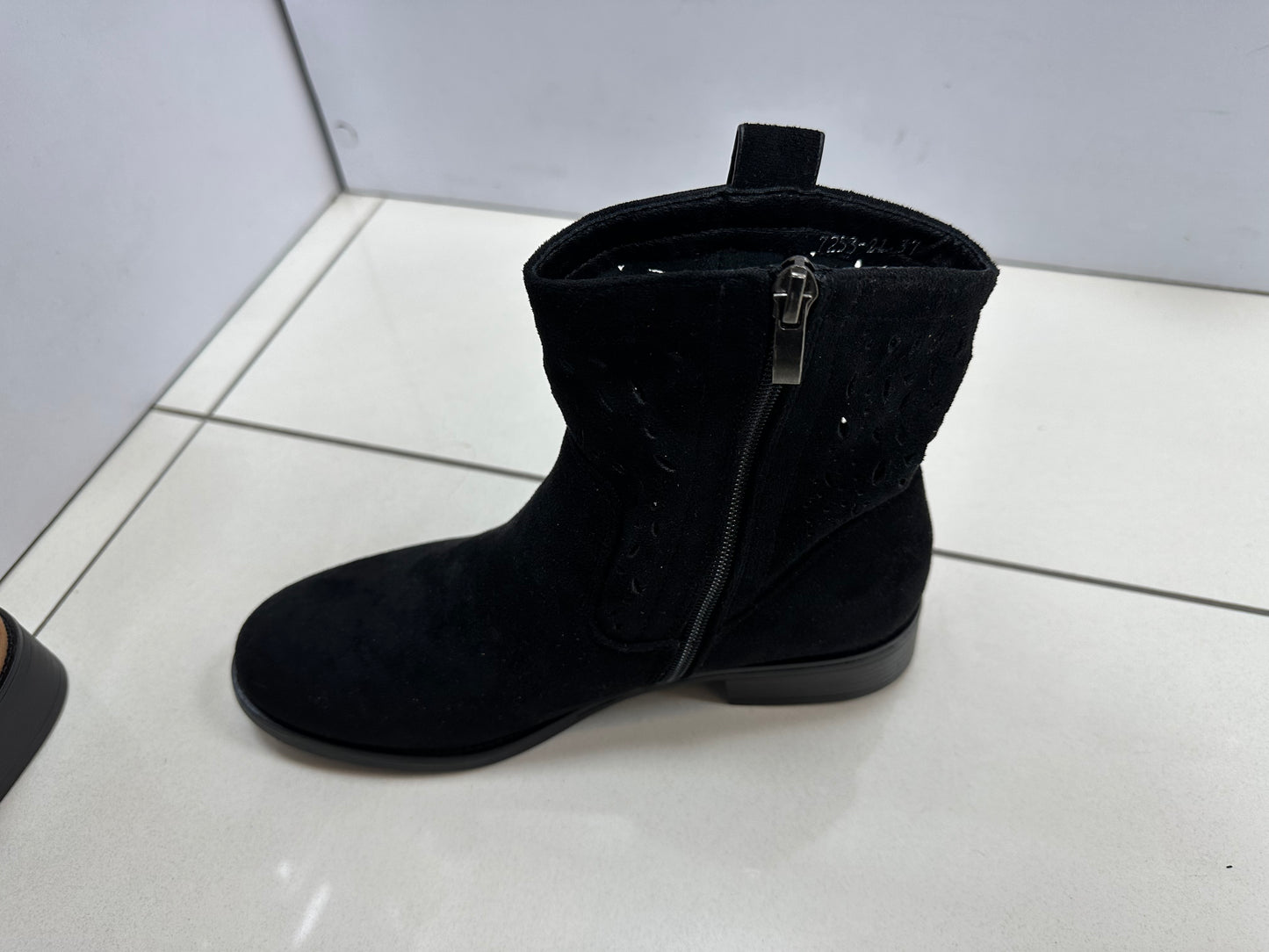 Eleganckie Buty Damskie D7253 (36-41,12par)