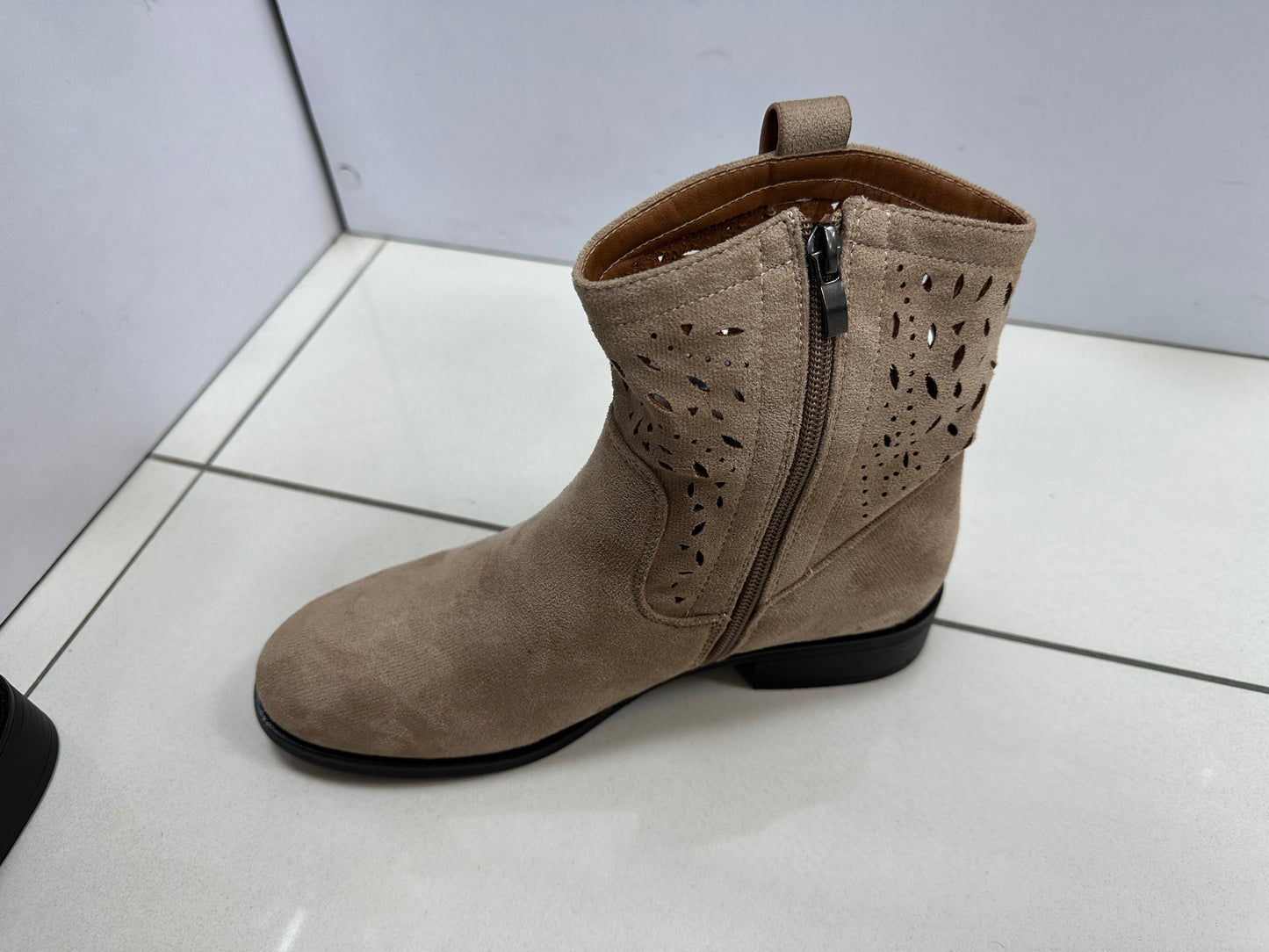 Eleganckie Buty Damskie D7253 (36-41,12par)