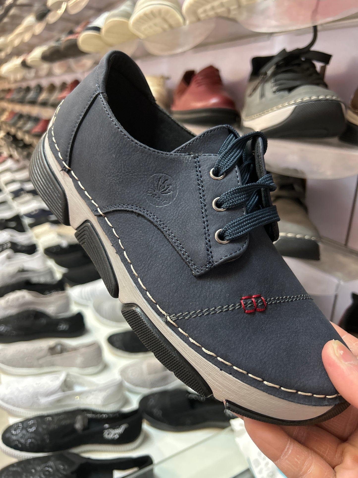 Buty Sportowe Damskie 9002-11 (36-41,12par)