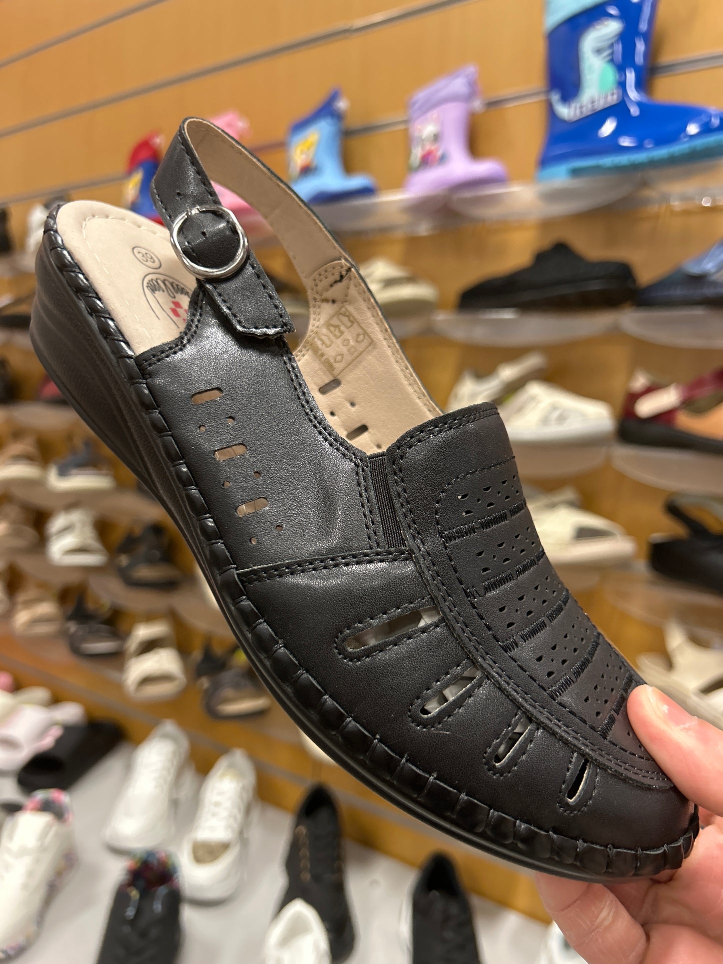 Sandały damskie D1101-1 (36-42,12Par)