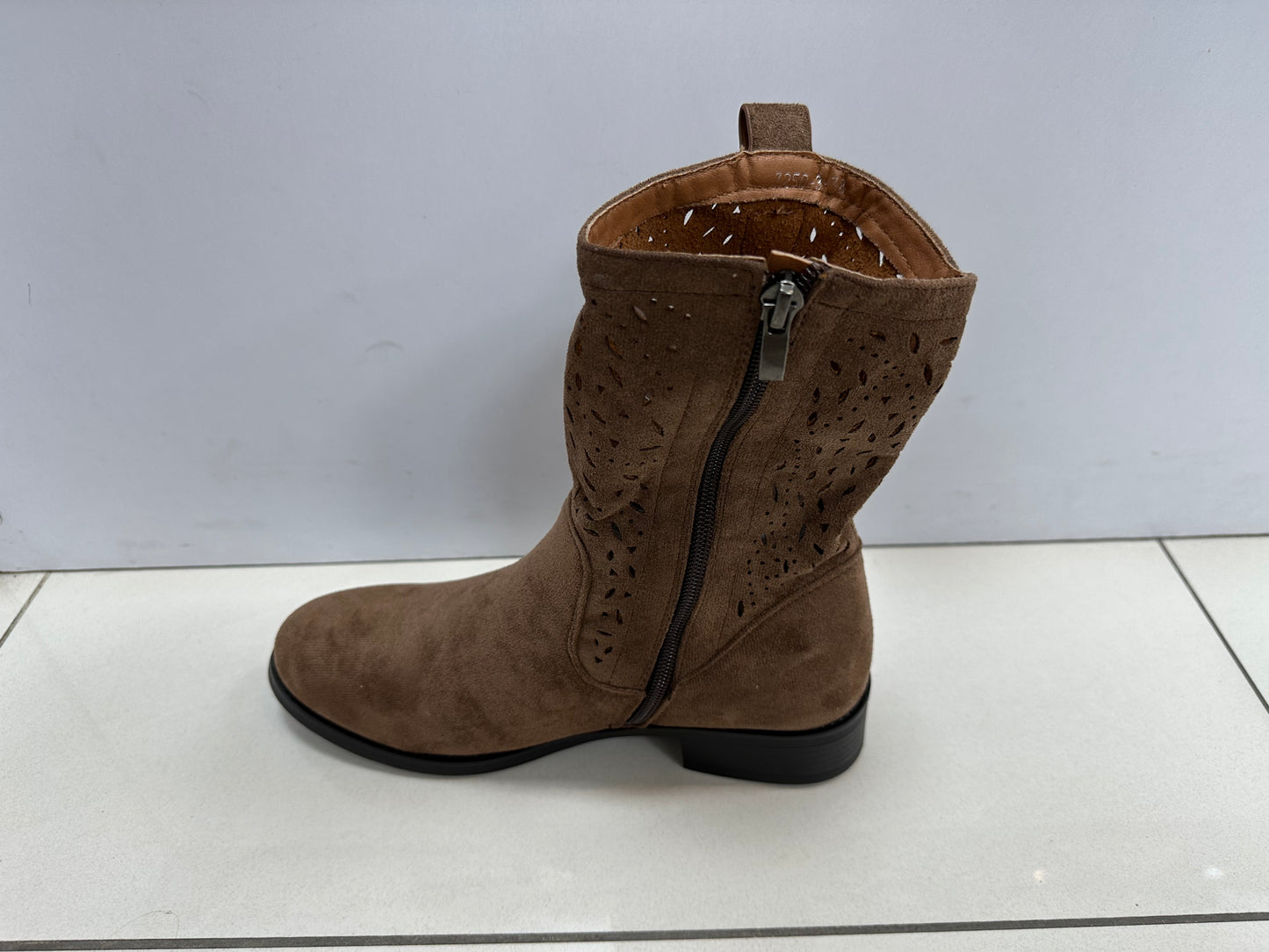 Eleganckie Buty Damske D7250 (36-41,12par)