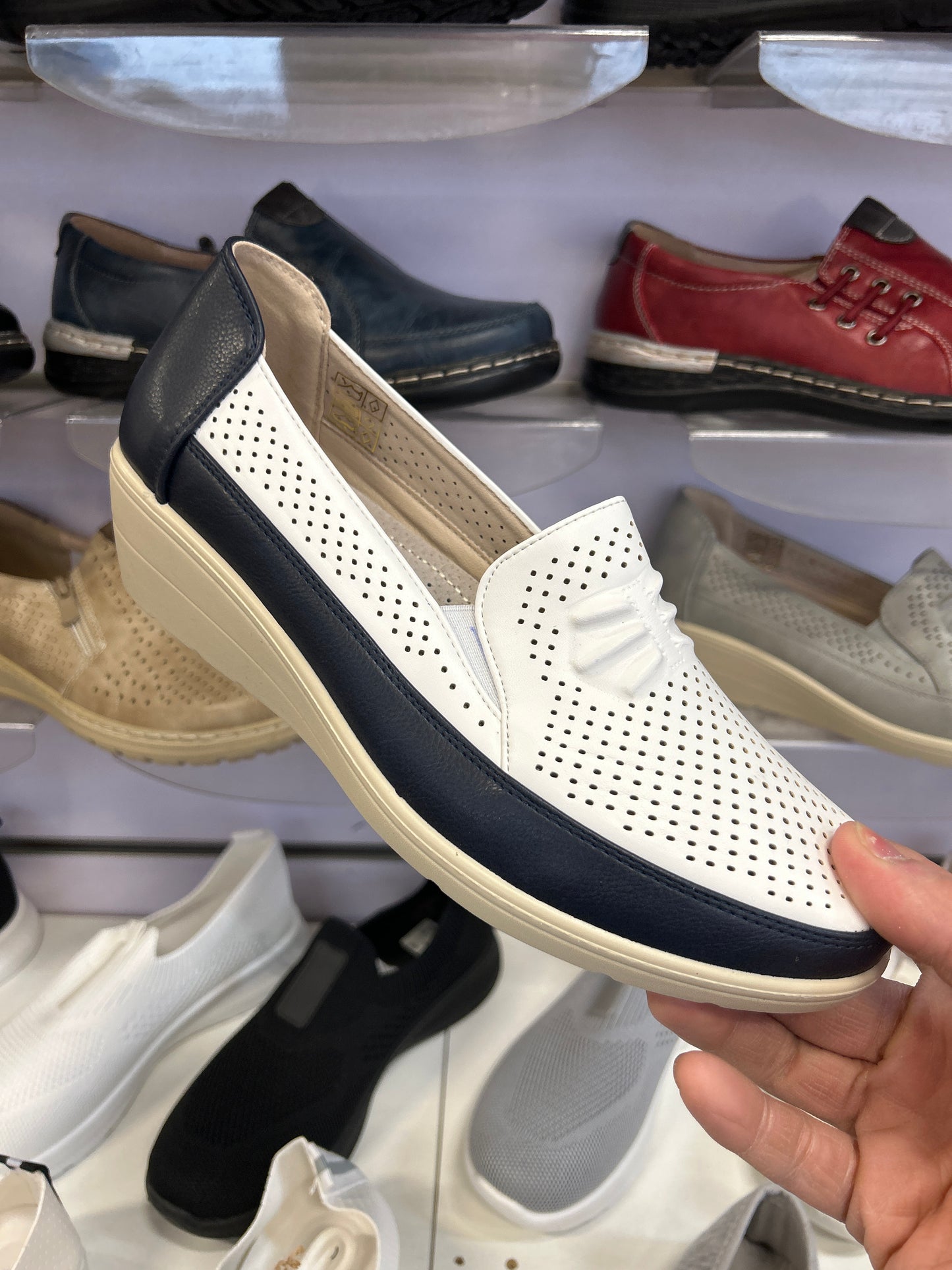 Mokasyny damskie na Koturnie D25100-86 (36-42,12par) white blue