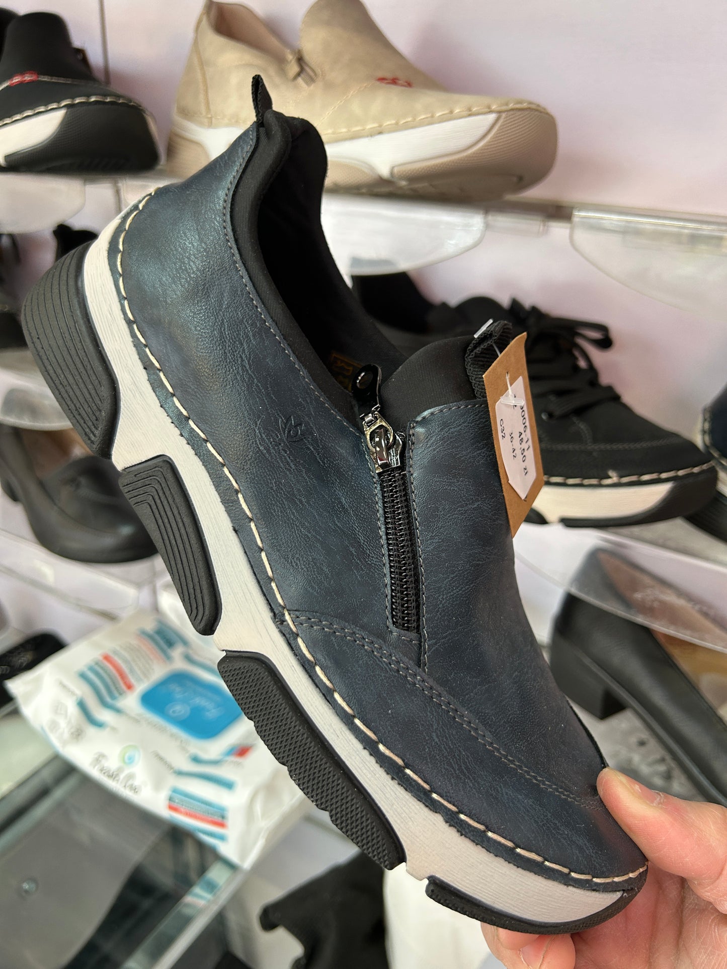 Buty Sportowe Damskie 9001-11 (36-41,12par)