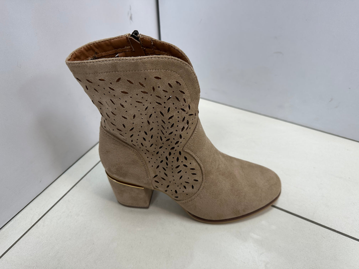 Eleganckie Buty Damskie D7251(36-41,12par)