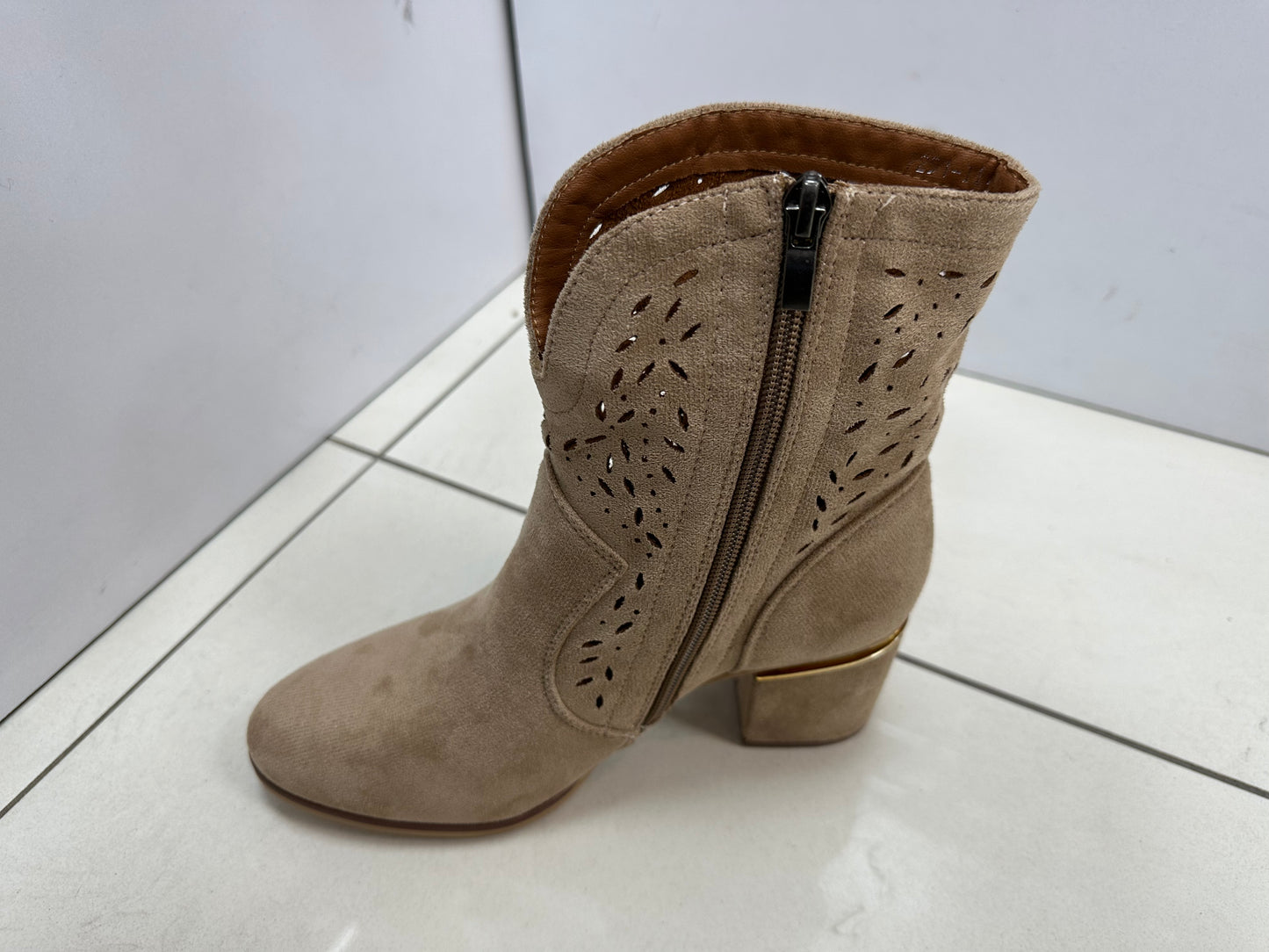 Eleganckie Buty Damskie D7251(36-41,12par)