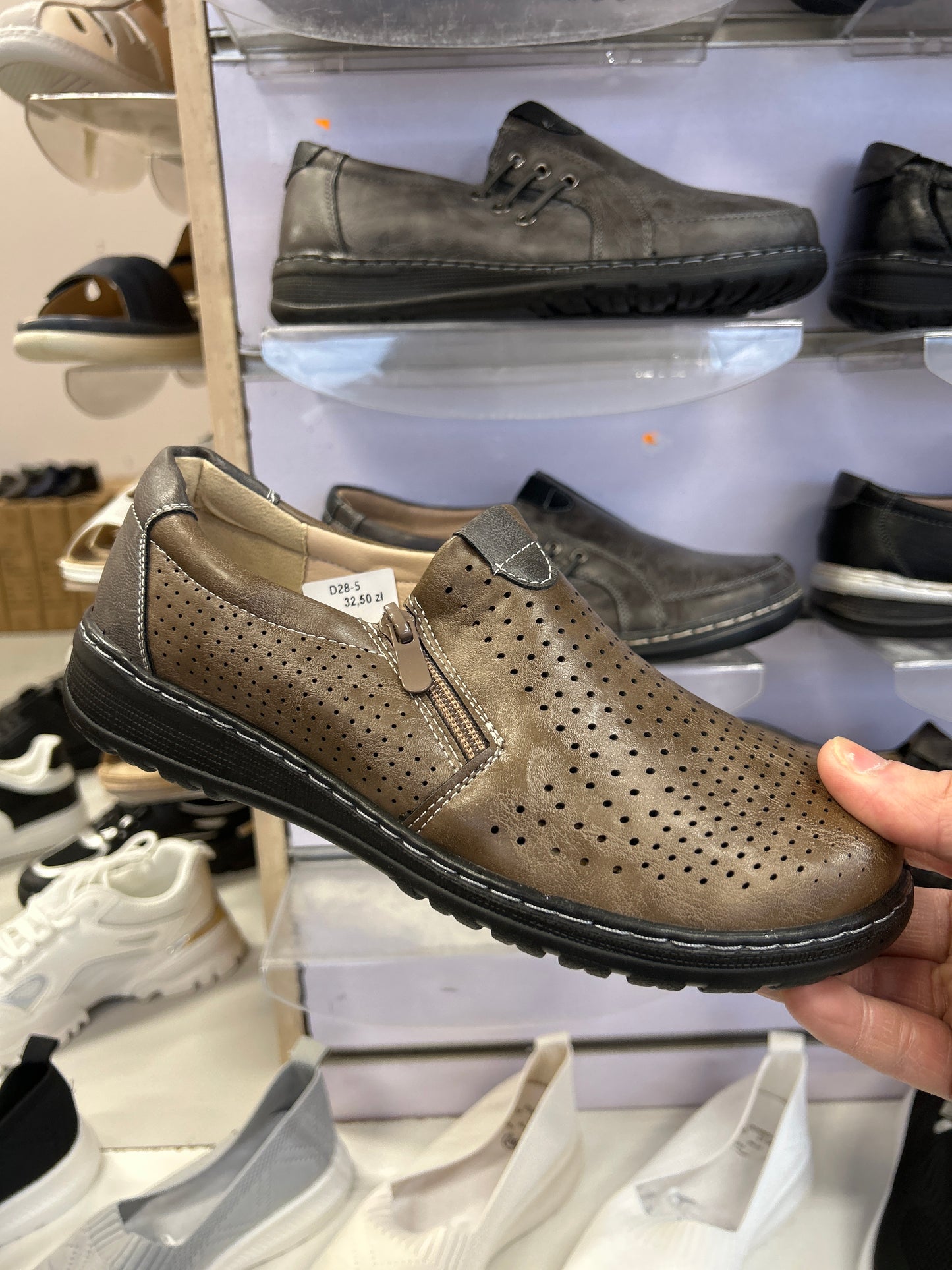 Półbuty Damskie D28-5 (36-42,12Par)