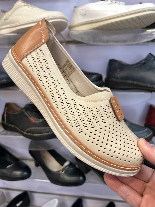 Półbuty Damskie D68-9 (36-42,12Par)