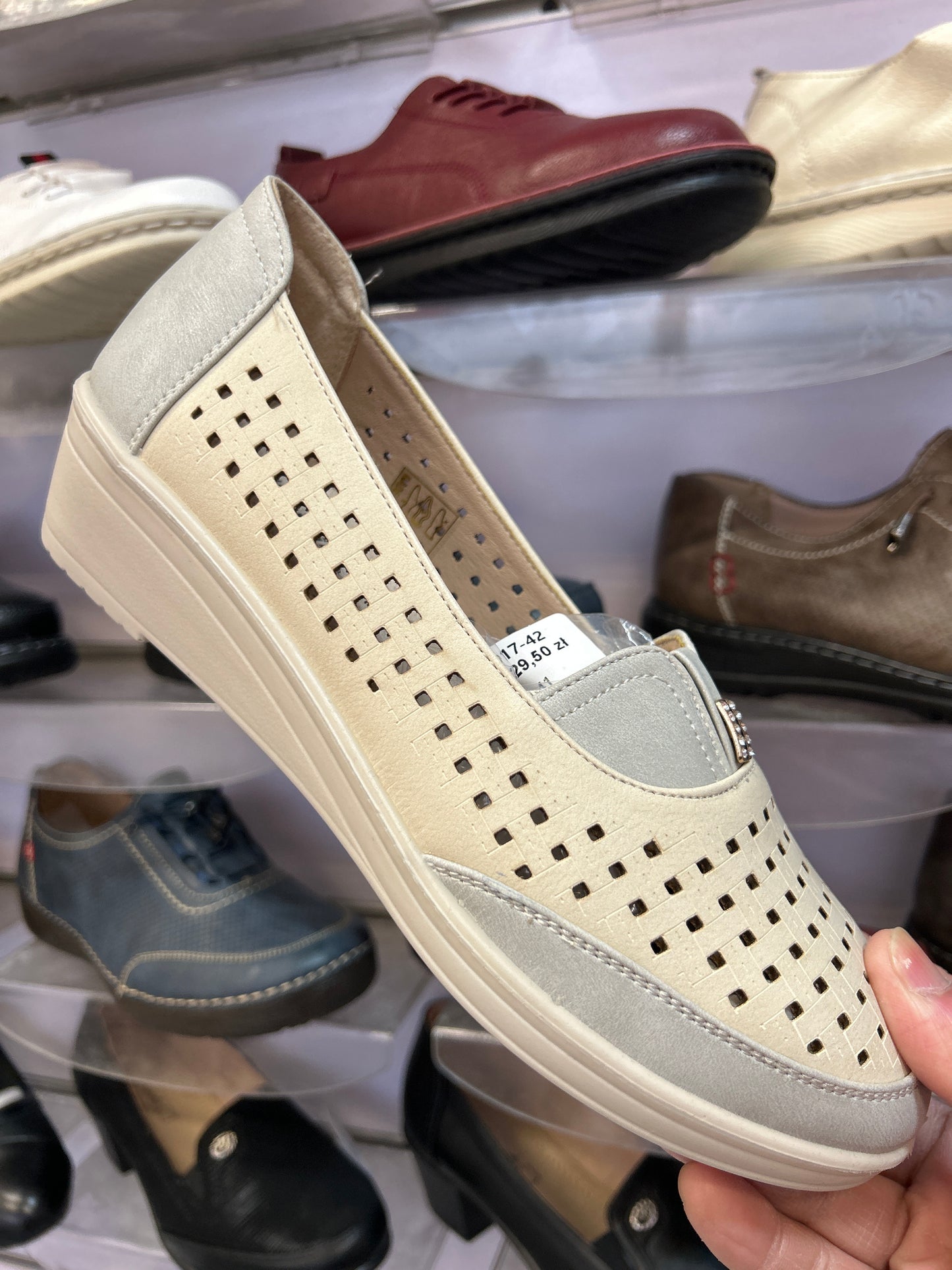 Półbuty Damskie D26017-42 (36-41,12Par)