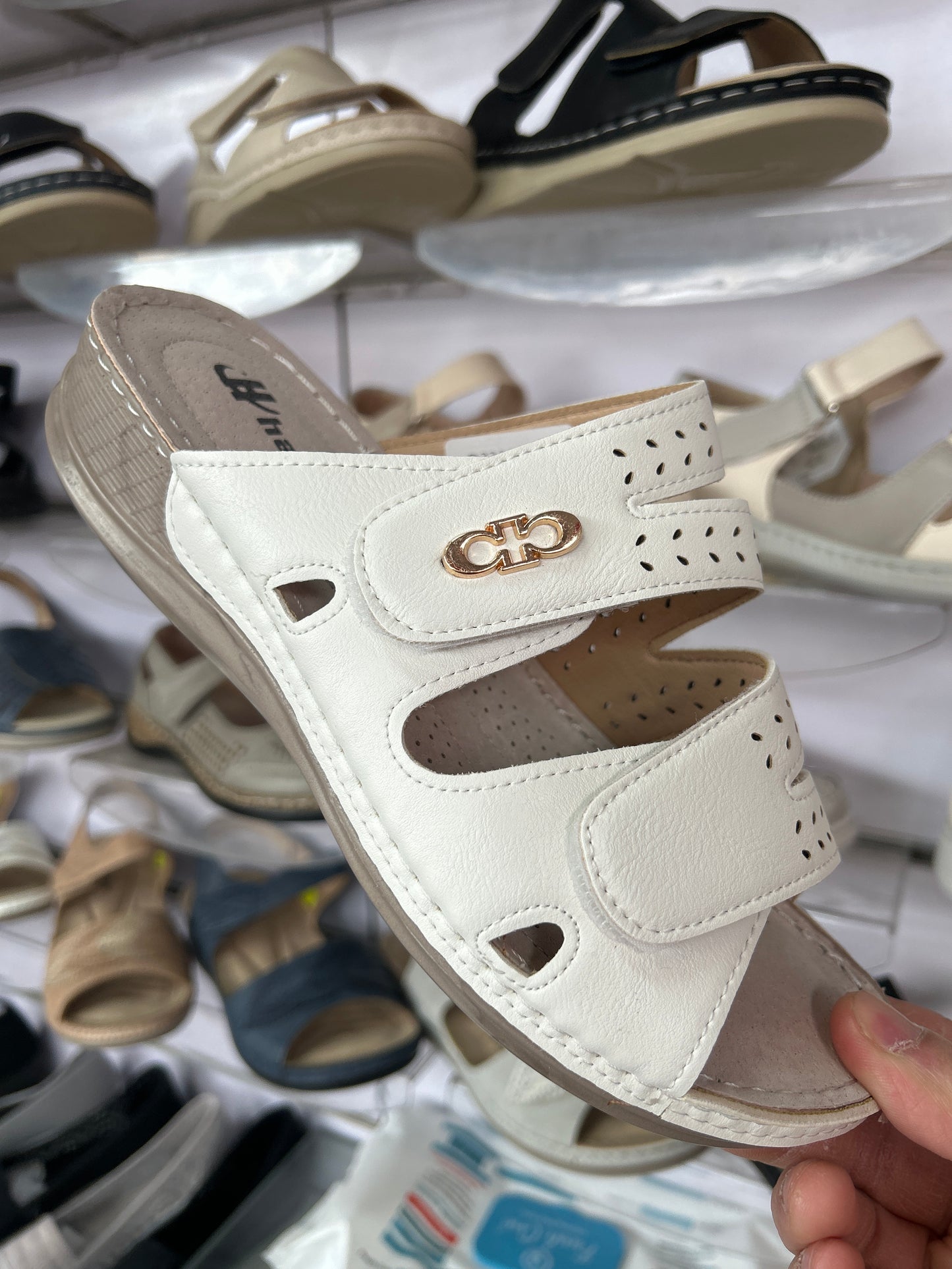 Sandały damskie D22367-8 (36-42,12Par)