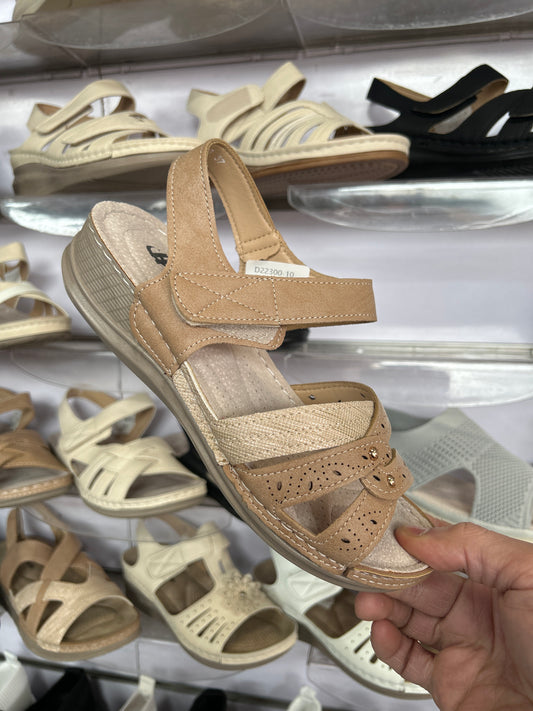 Sandały damskie D22300-10 (36-42,12Par)