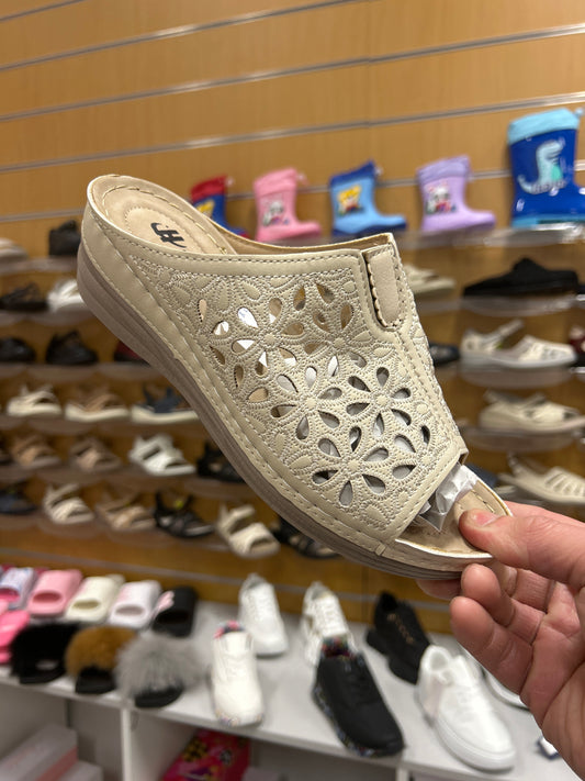 Klapki damskie D21882-4 (36-42,12par)