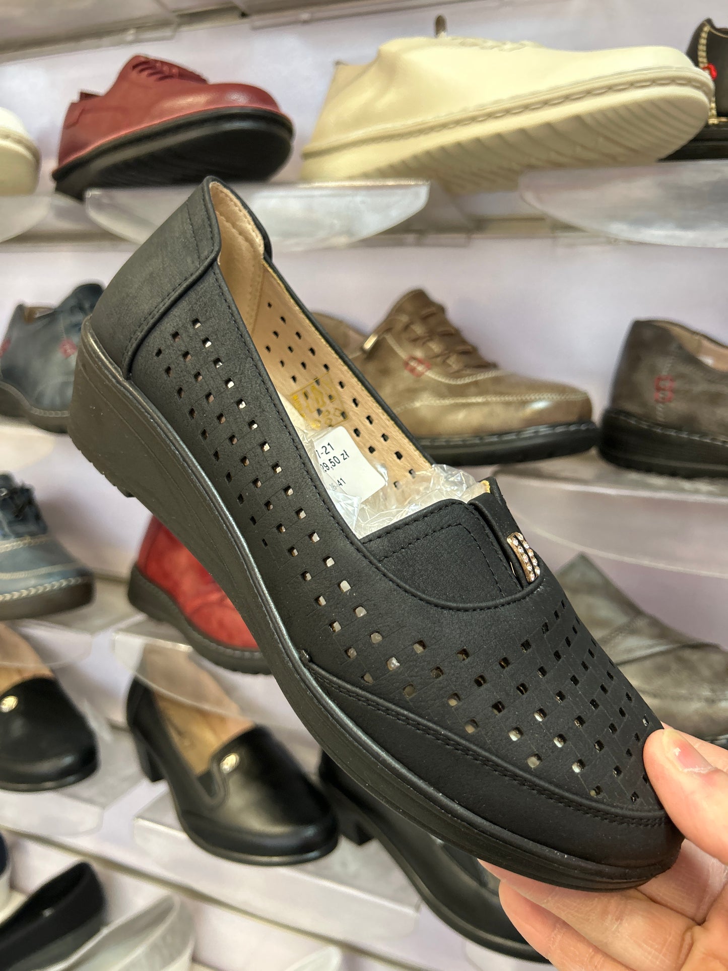 Półbuty Damskie D26017-21 (36-41,12Par)