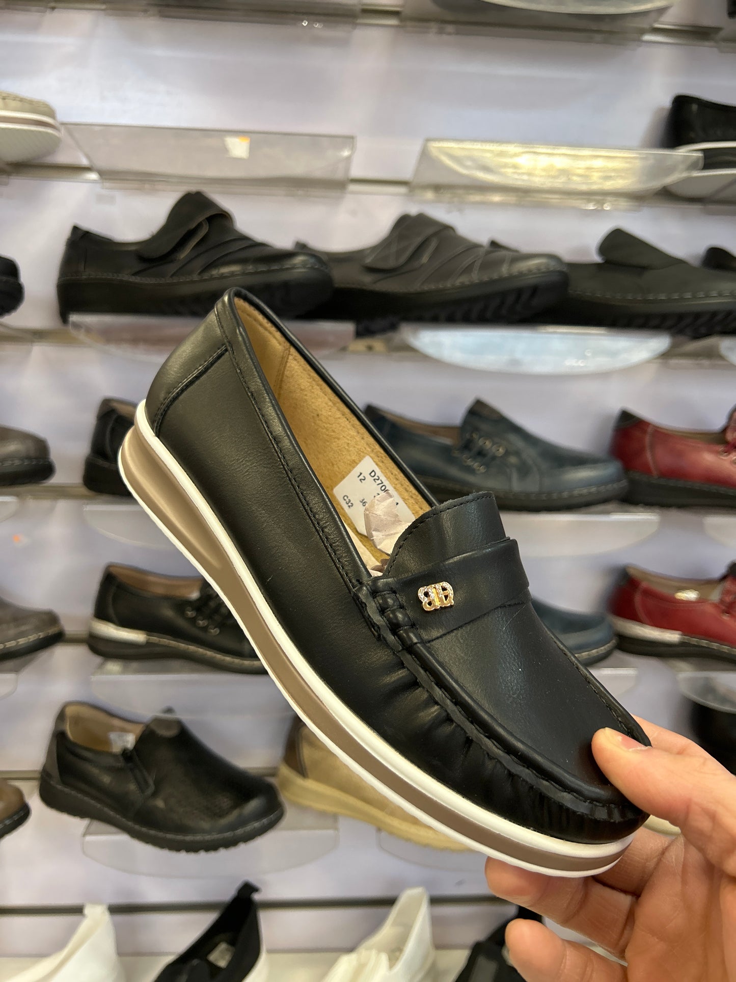 Półbuty Damskie D27007-1 (36-42,12Par)