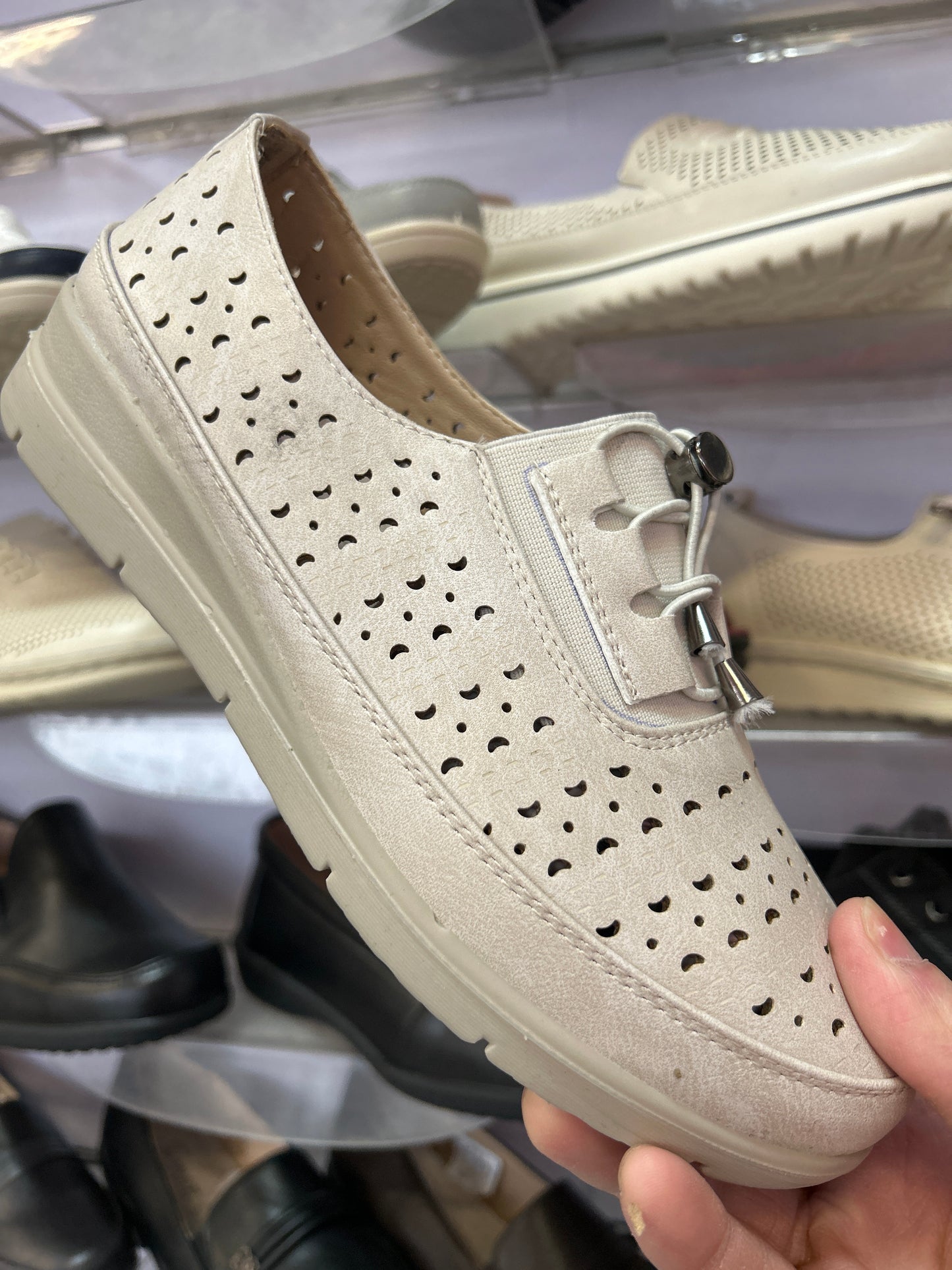 Półbuty Damskie D8612-4 (36-42,12Par)