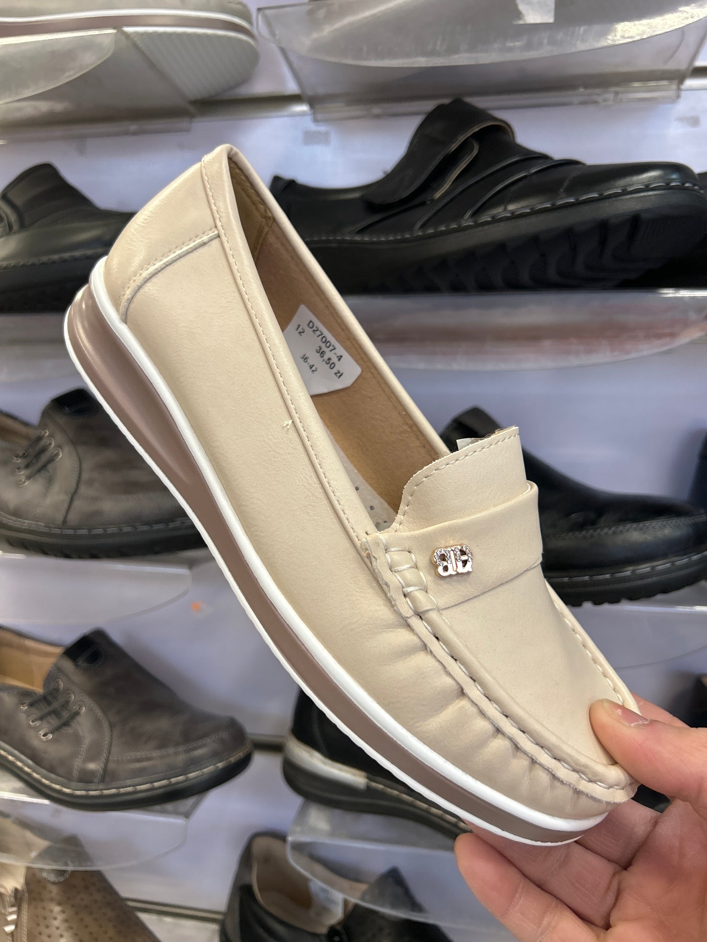 Półbuty Damskie D27007-4 (36-42,12Par)