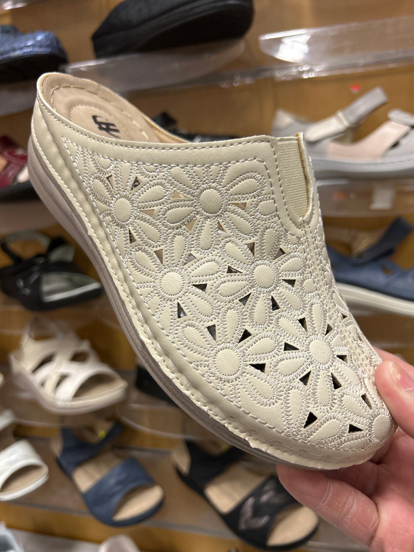 Klapki damskie D21880-4 (36-41,12par)