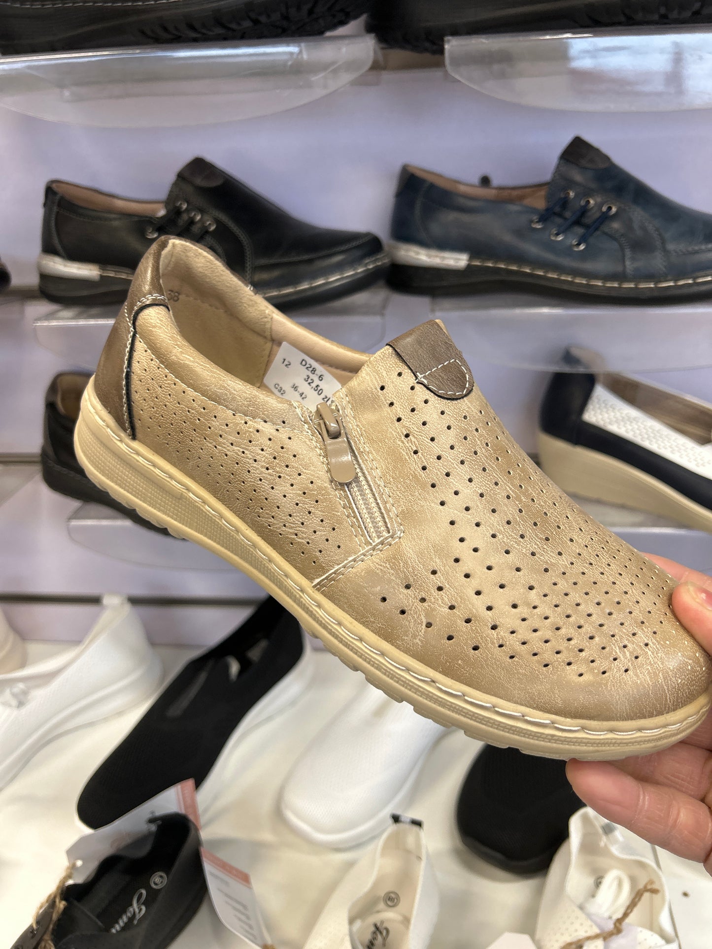 Półbuty Damskie D28-6 (36-42,12Par)