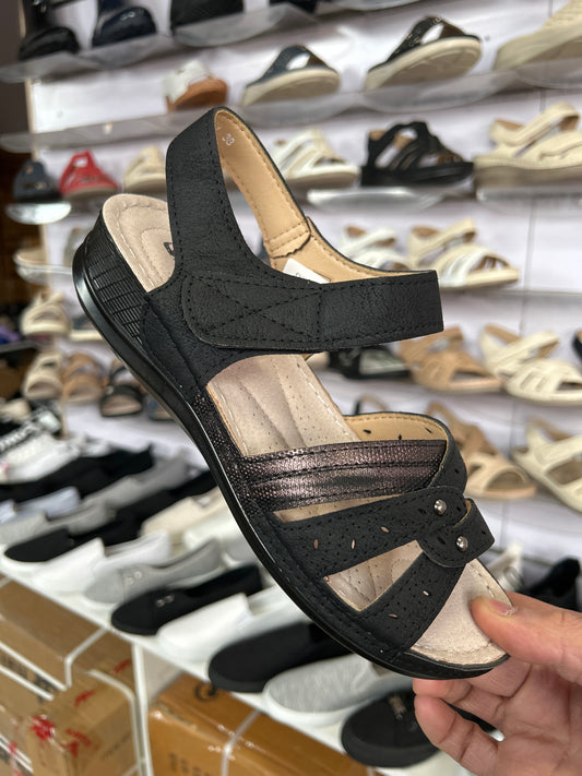 Sandały damskie D22300-1 (36-42,12Par)