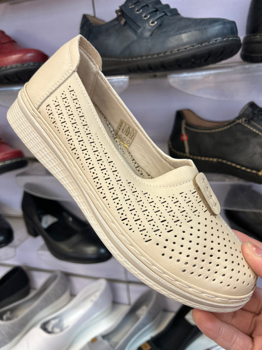 Półbuty Damskie D68-3 (36-42,12Par)