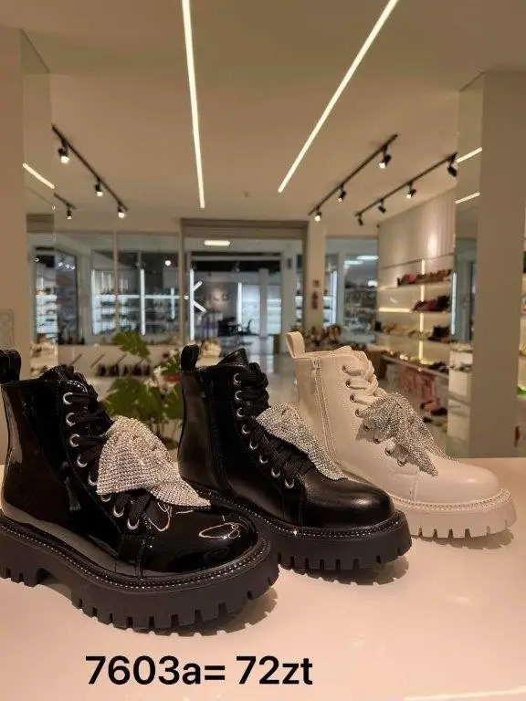 Botki na płaskim (36-41, 12par) 7603a