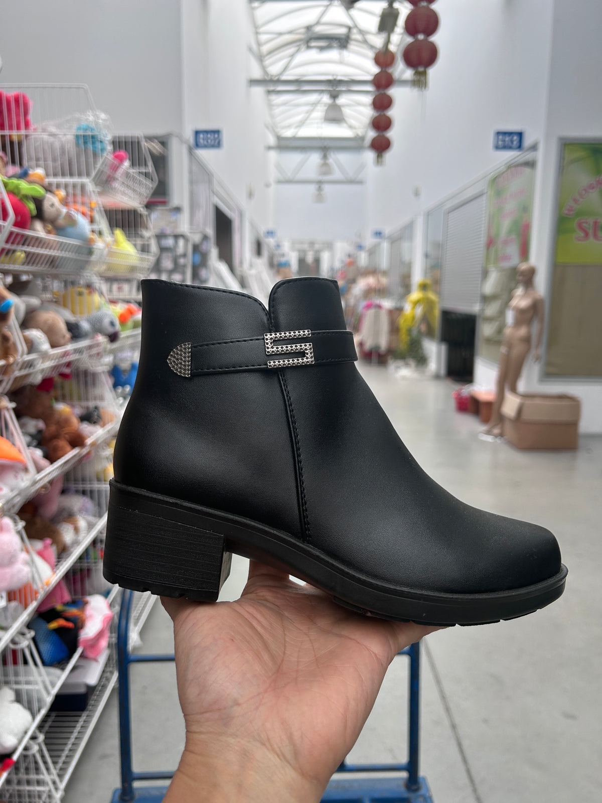 Botki damskie (36-41, 12par) 22T16-1 BLACK