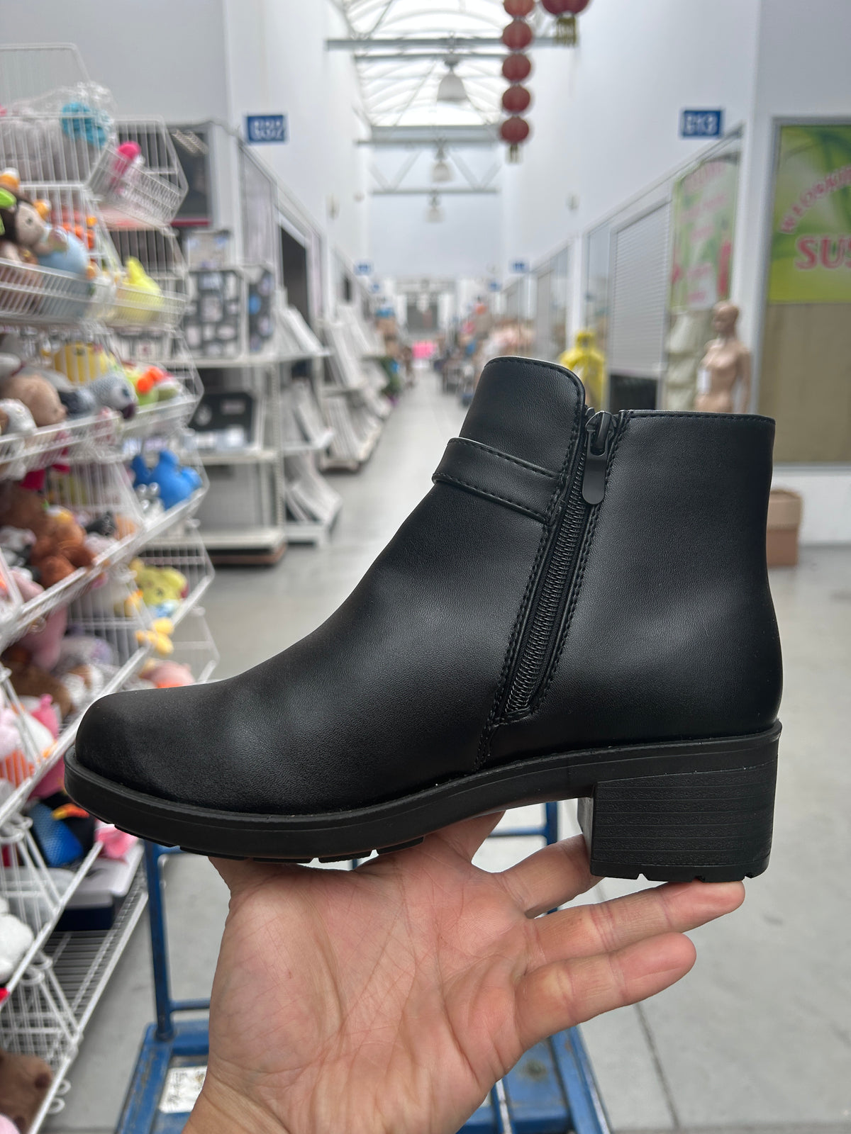 Botki damskie (36-41, 12par) 22T16-1 BLACK