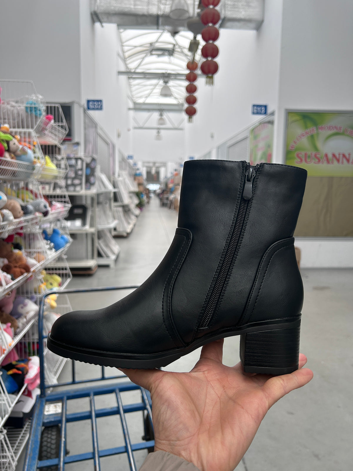 Botki na obcasie (36-41, 12par) H2611-1A BLACK