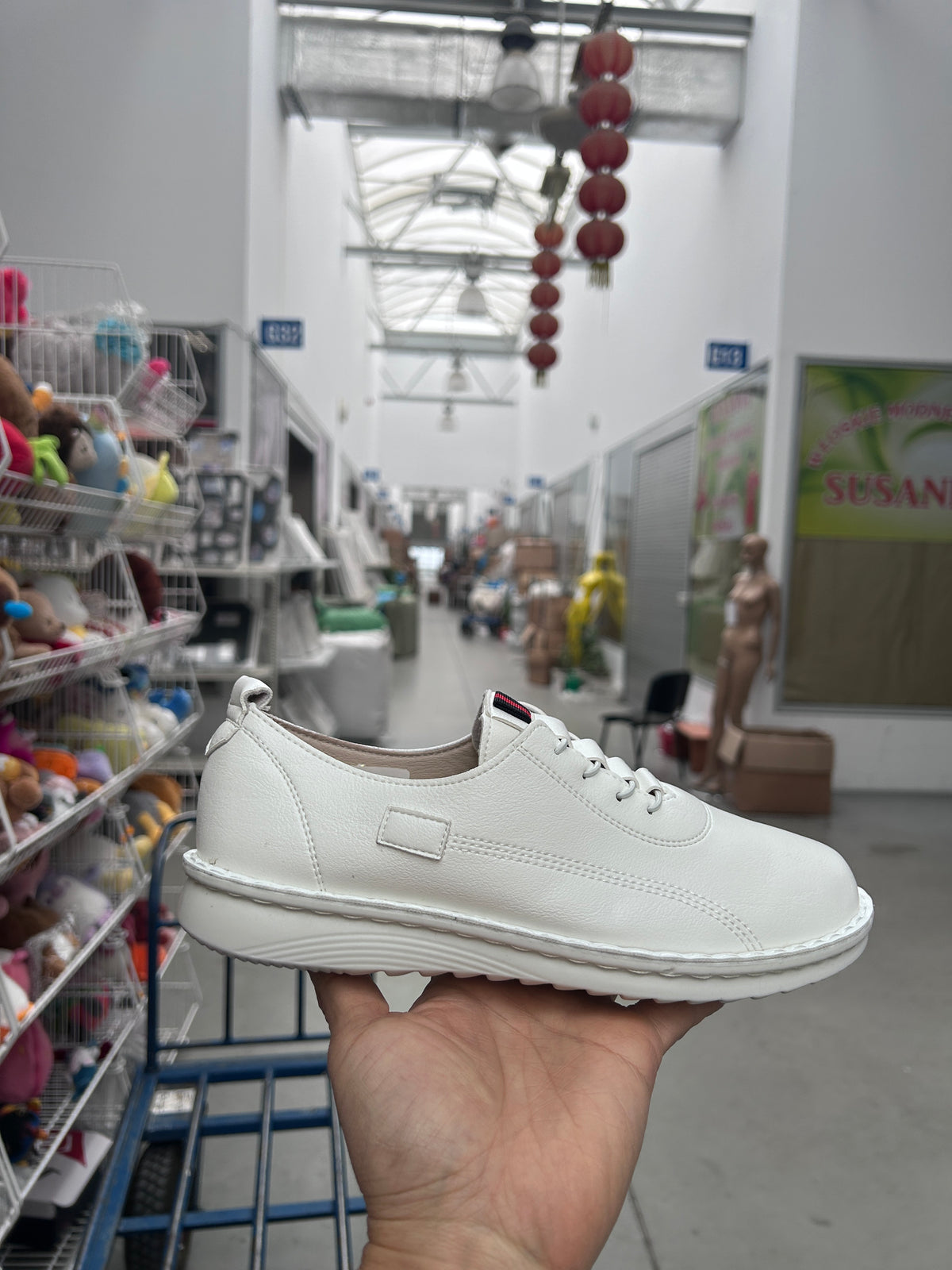 Półbuty Damskie D50-8 (36-42,12Par)  White