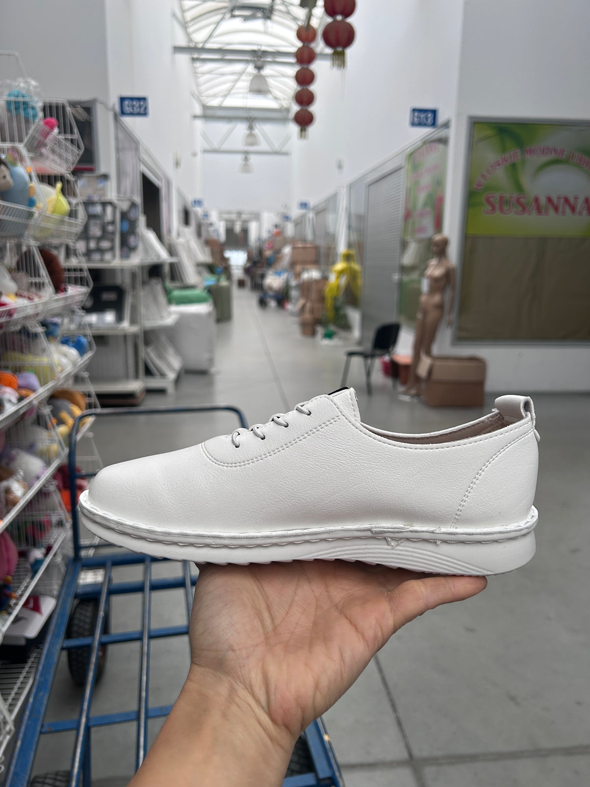 Półbuty Damskie D50-8 (36-42,12Par)  White